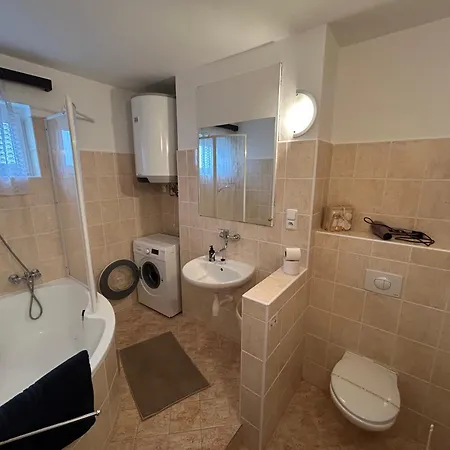 - Close To Airport And Metro *