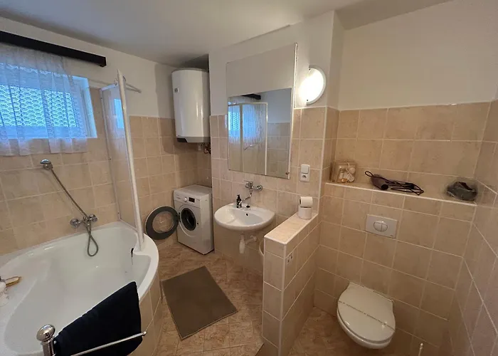 - Close To Airport And Metro *